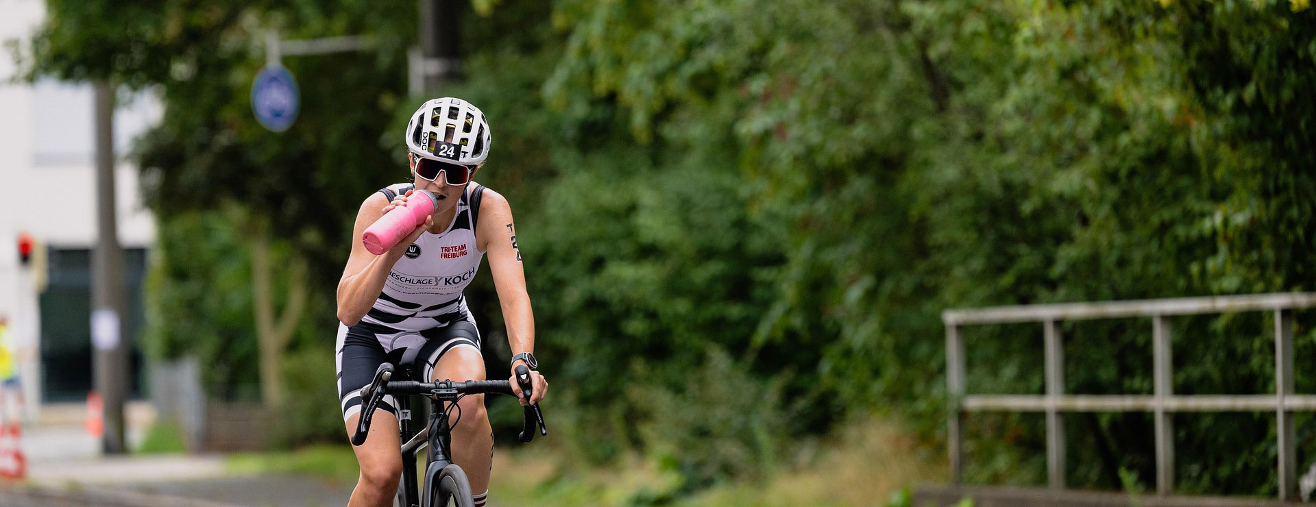 Helm GeschÀft 2 Helm GeschÀft -Helm GeschÀft cycling 8215973 1920